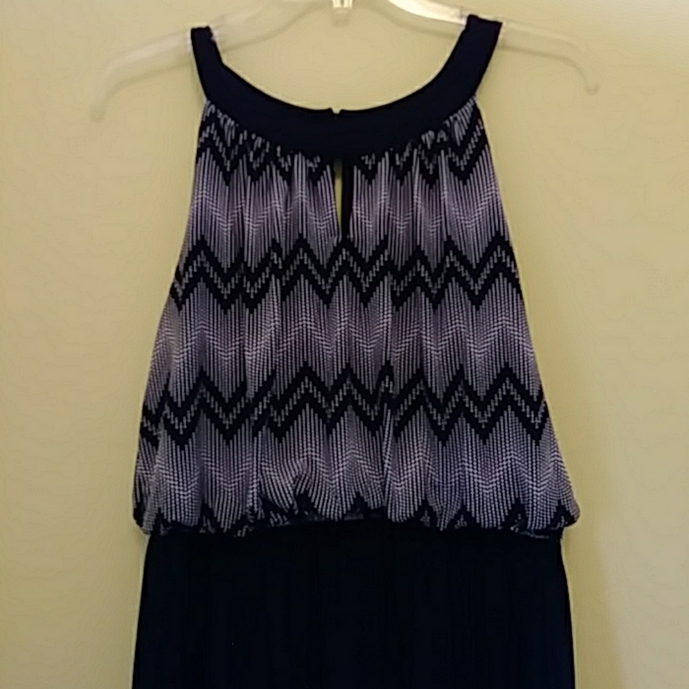 Dress - Picture 3 of 4